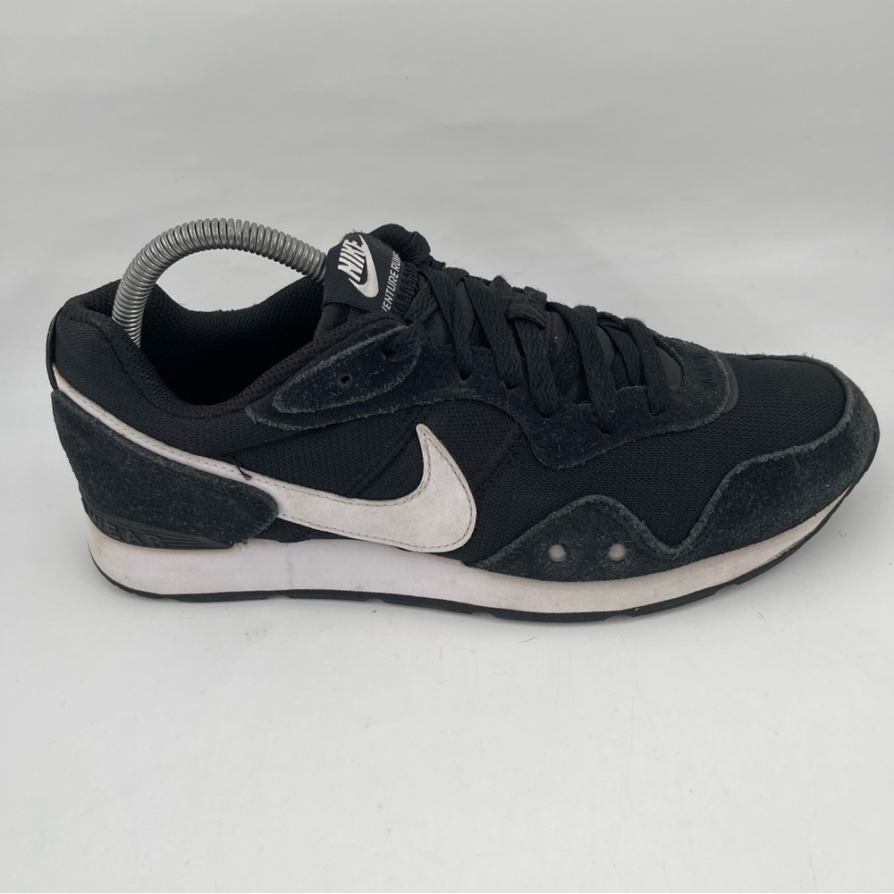 Nike Men’s Venture Runner Retro- SZ 8.5 -Black Suede Comfort Sneakers Shoes